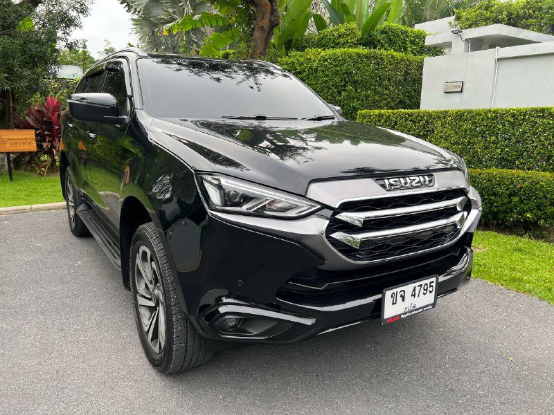 Isuzu MU-X 2023, 7 мест