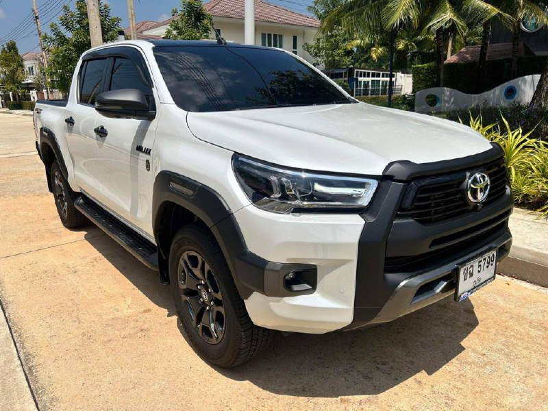 Toyota Hilux REVO Double Cab Prerunner 2023