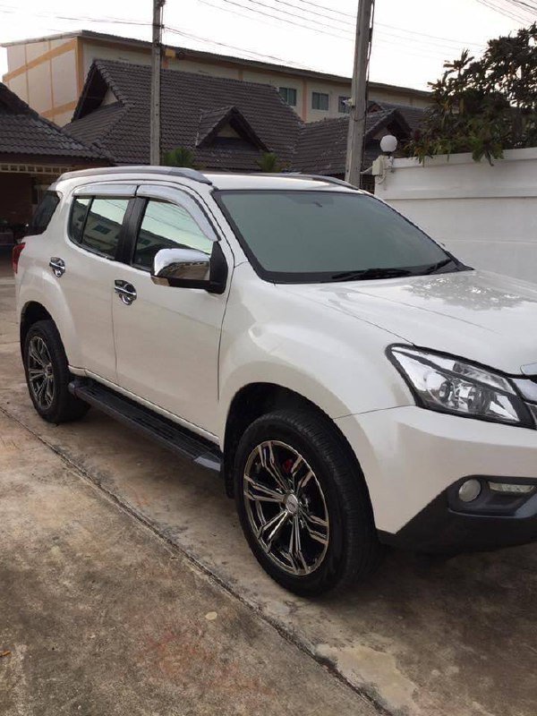 Isuzu MU-X 2016, 7 мест