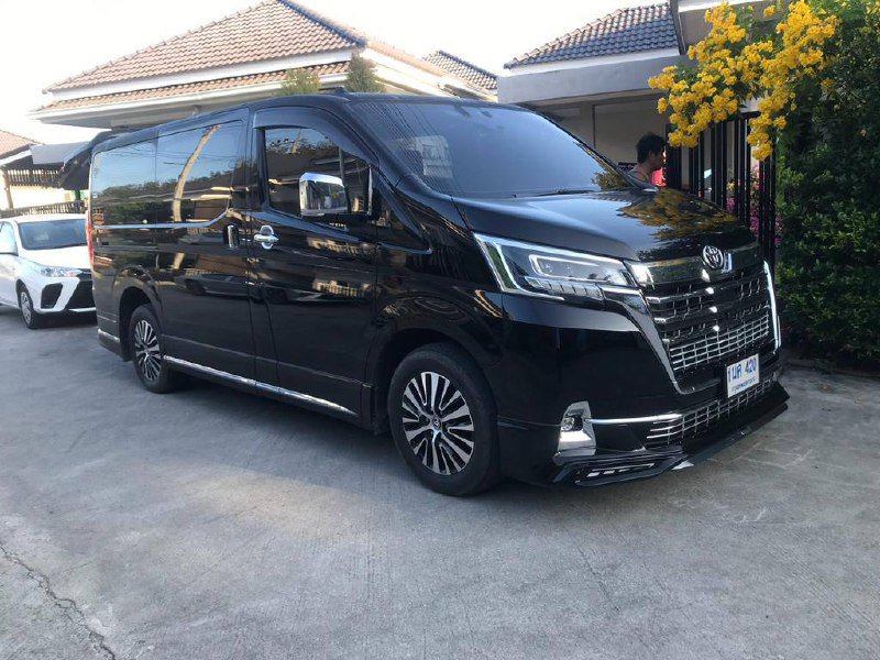 Toyota Majesty Premium 2023, 11 мест