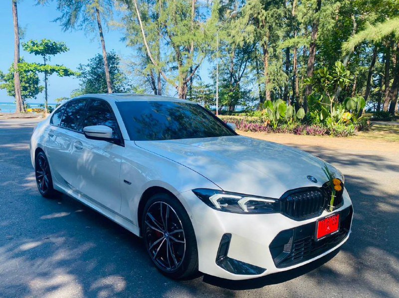 BMW 330e 2024