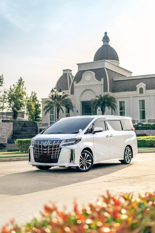 Toyota Alphard 2022, 7 мест