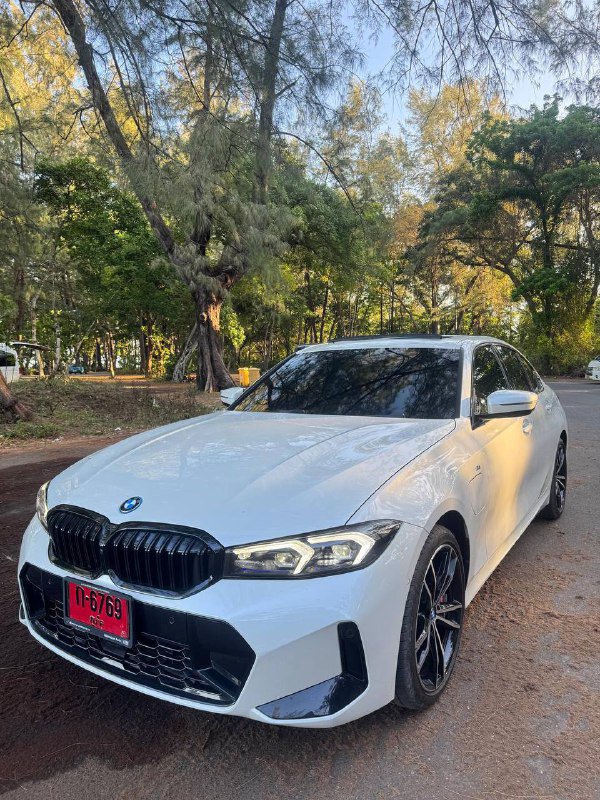 BMW 330e 2024