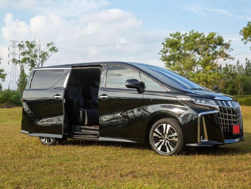 Toyota Alphard 2022, 7 мест