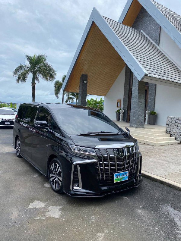 Toyota Alphard 2022, 7 мест