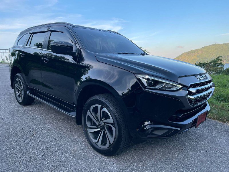 Isuzu MU-X 2022, 7 мест