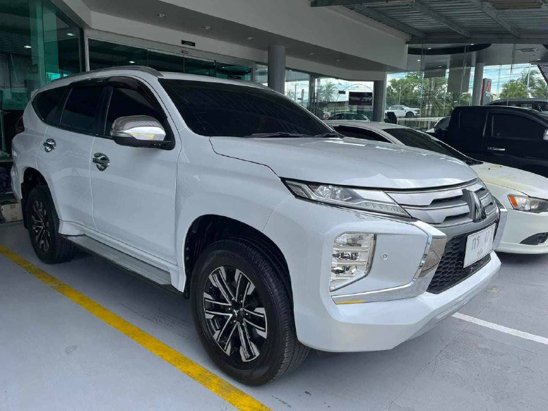 Mitsubishi Pajero Sport 2023, 7 мест